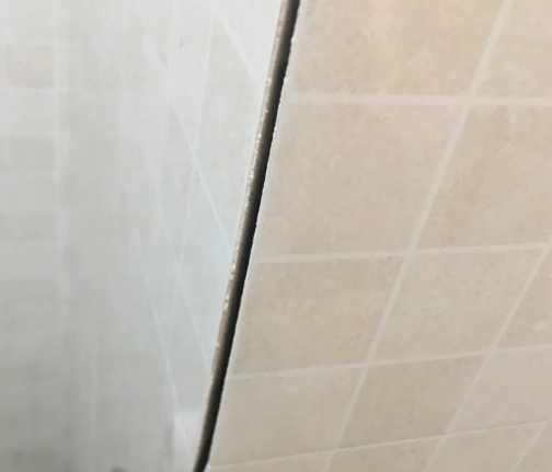 西安瓷砖空鼓维修公司分享阳台瓷砖脱落的修复过程可以分为以下几个步骤